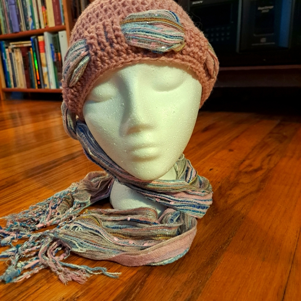 Gypsycraft crocheted hat w/scarf